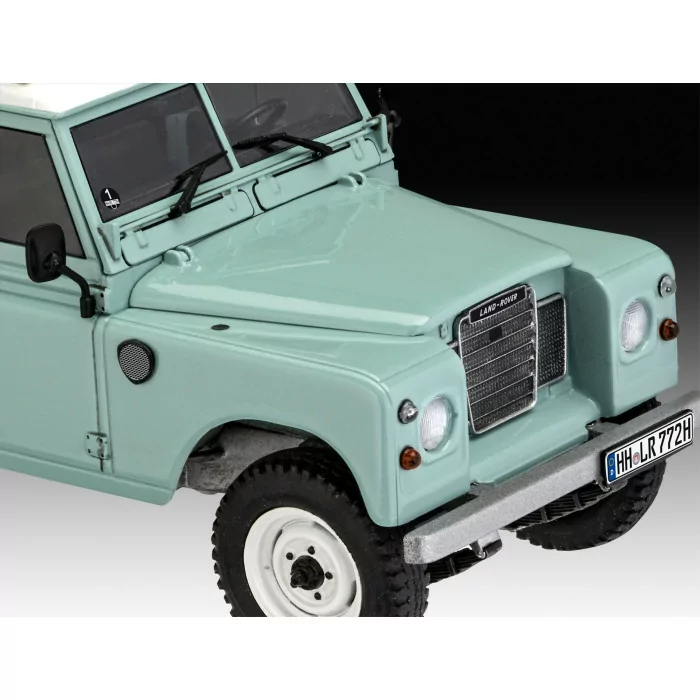 Revell 1/24 Land Rover Series III Car Model Kit