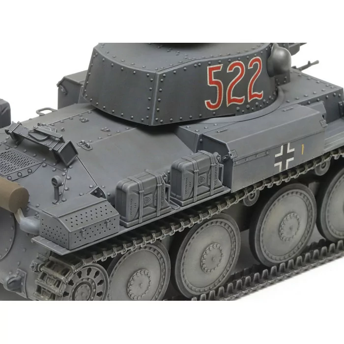 Tamiya 1/35 German Lt Tank Panzerkampfwagen 38t Ausf E/F Model Kit