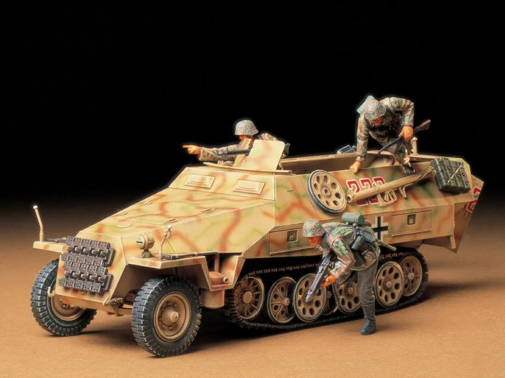 Tamiya 1/35 German SdKfz 251/1 TAM35195_1
