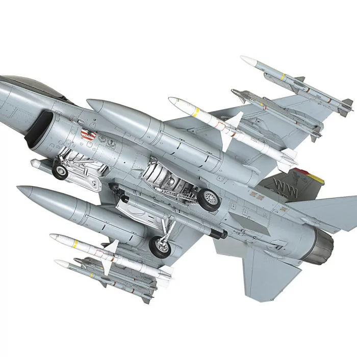 Tamiya 1/48 Lockheed F-16cj (Block 50) Airplane Model Kit