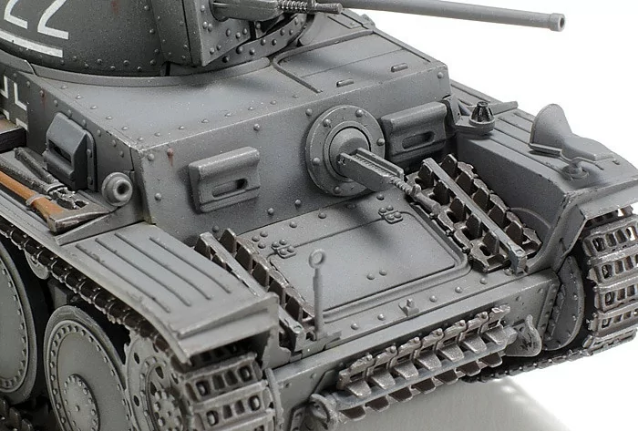 Tamiya 1/35 German Panzer 38(T) Ausf.E/F Tank Model Kit TAM32583_4