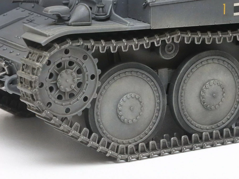 Tamiya 1/35 German Lt Tank Panzerkampfwagen 38t Ausf E/F Model Kit TAM35369_5