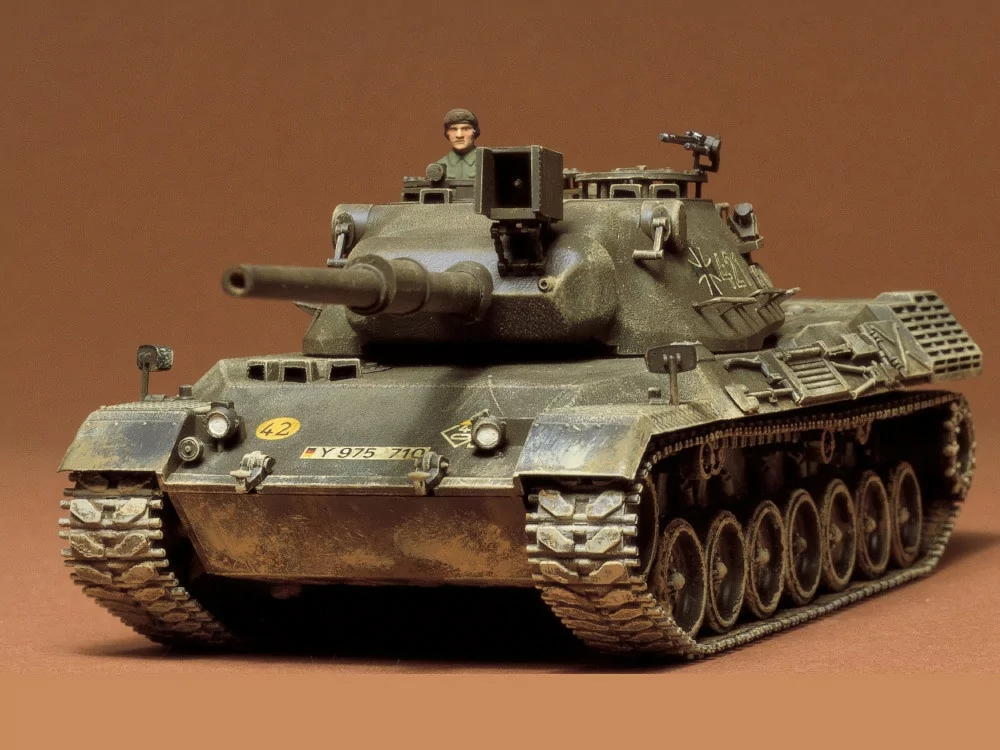 Tamiya 1/35 German Leopard Medium Tank Model Kit TAM35064_1