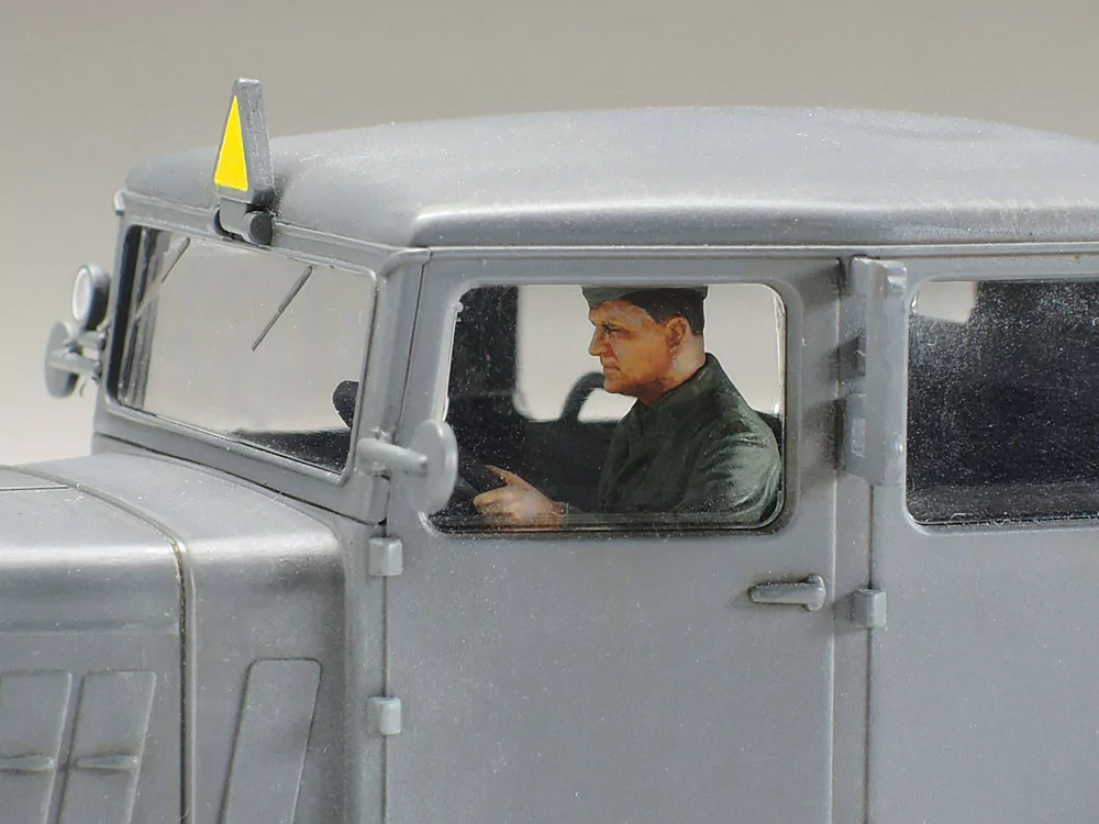 Tamiya 1/48 German Heavy Tractor SS-100 Model Kit TAM32593_5