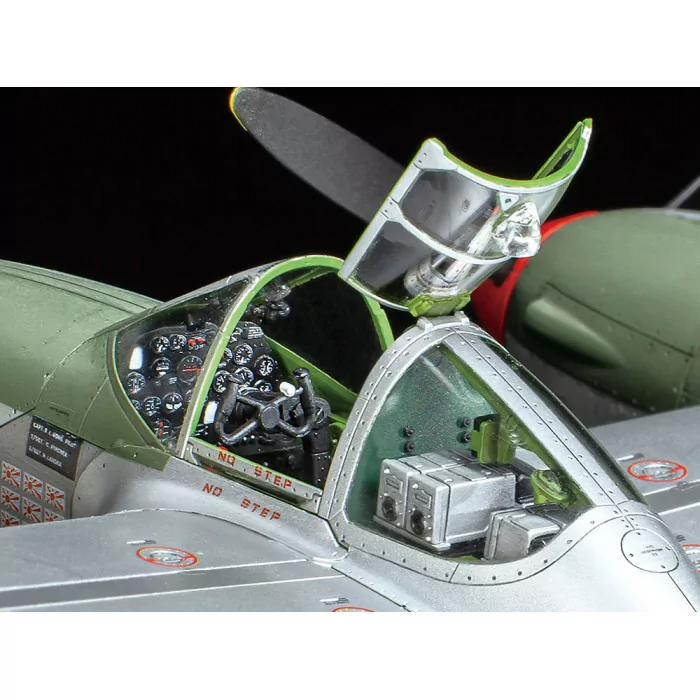 Tamiya 1/48 Lockheed P-38 J Lightning Airplane Model Kit