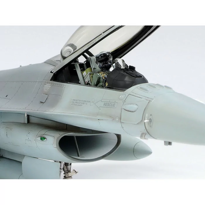 Tamiya 1/48 Lockheed F-16C Falcon Ang Airplane Model Kit