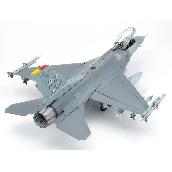 Tamiya 1/48 Lockheed F-16cj (Block 50) Airplane Model Kit