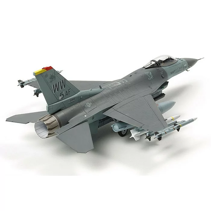 Tamiya 1/72 Lockheed Martin F16CJ Falcon Airplane Model Kit