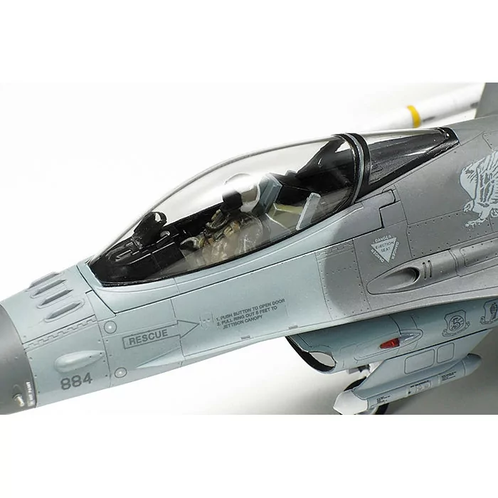 Tamiya 1/72 Lockheed Martin F16CJ Falcon Airplane Model Kit