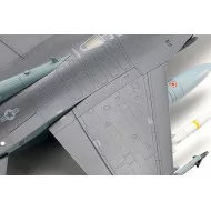 Tamiya 1/72 Lockheed Martin F16CJ Falcon Airplane Model Kit